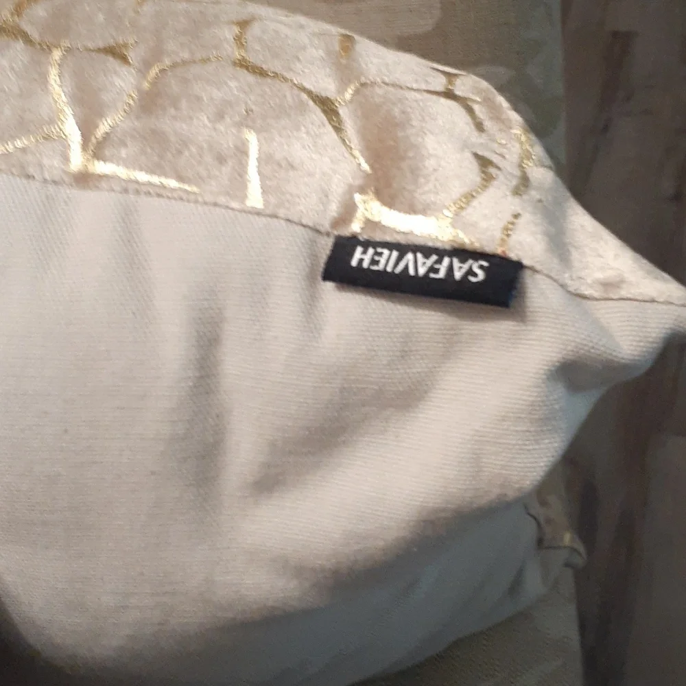 SAFAVIEH ACCENT PILLOWS NWT 18X18